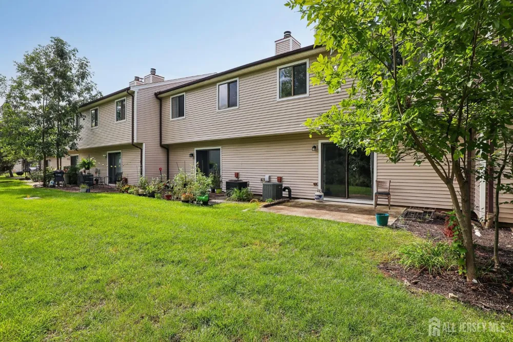 12 Palm Court Edison, NJ 08820