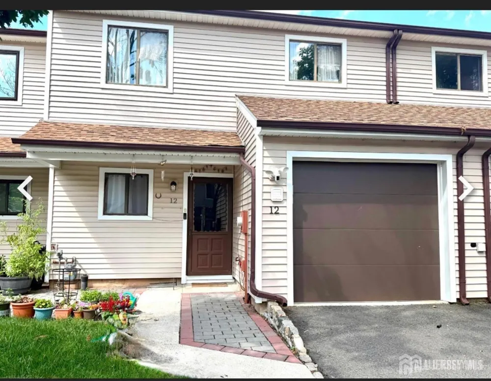12 Palm Court Edison, NJ 08820