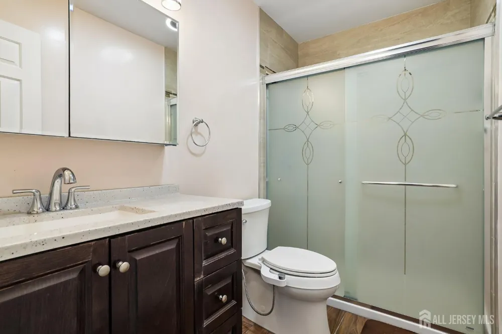 12 Palm Court Edison, NJ 08820