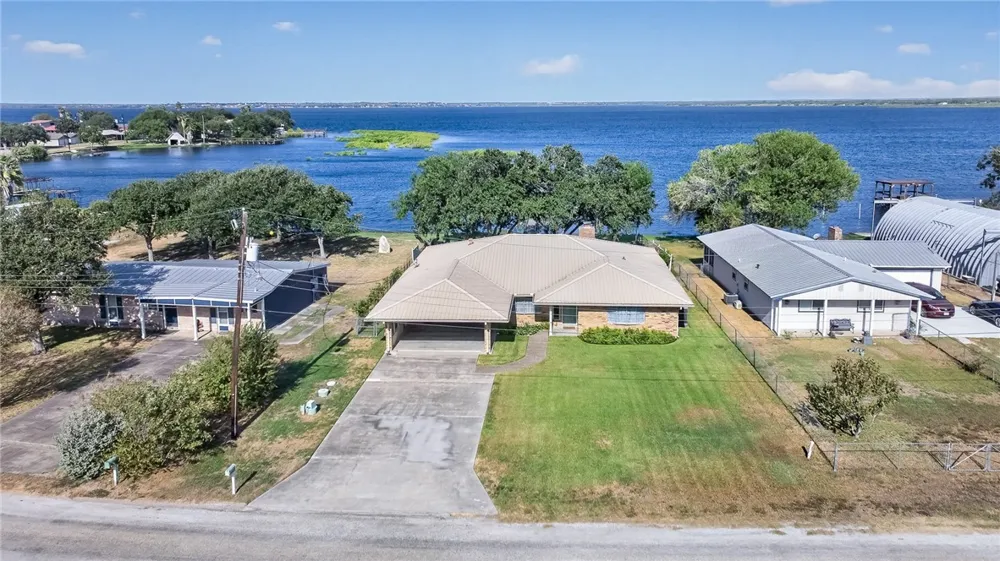 152 Zenna Drive Mathis, TX 78368