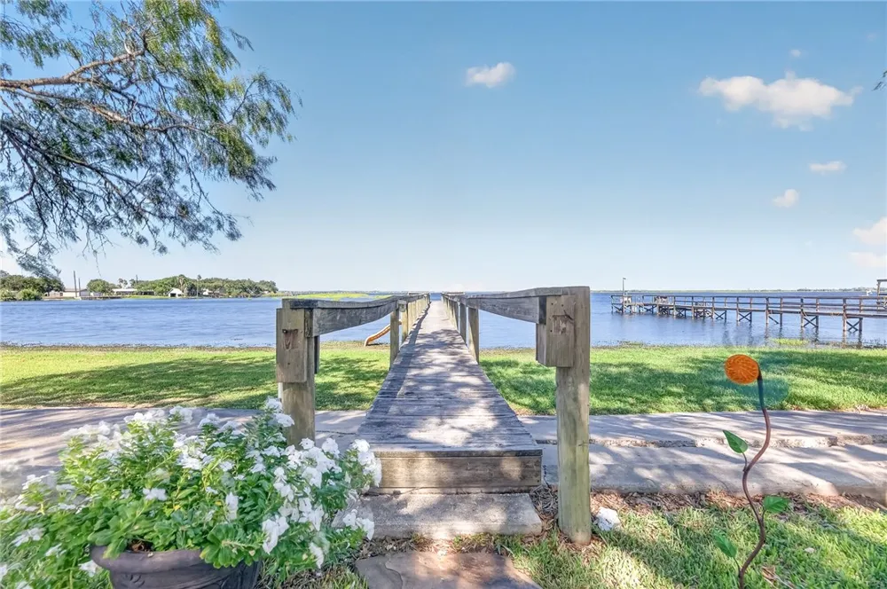 152 Zenna Drive Mathis, TX 78368