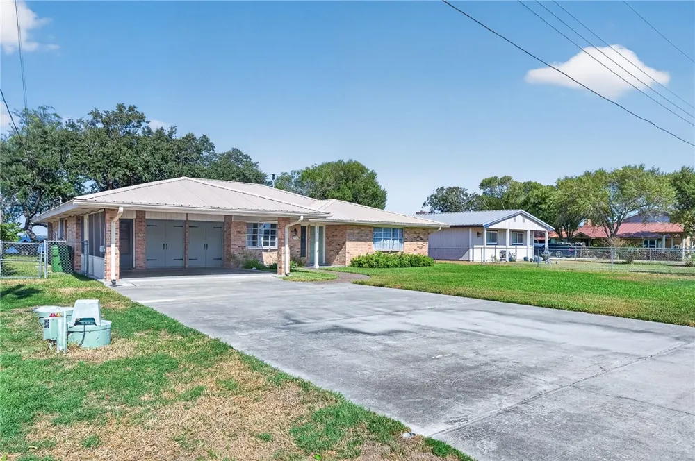 152 Zenna Drive Mathis, TX 78368