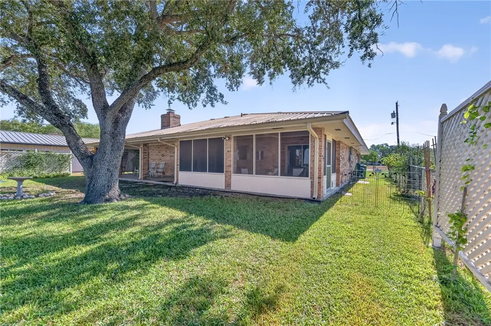 152 Zenna Drive Mathis, TX 78368