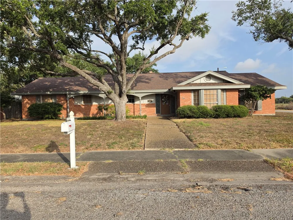749 San Patricio Avenue Taft, TX 78390
