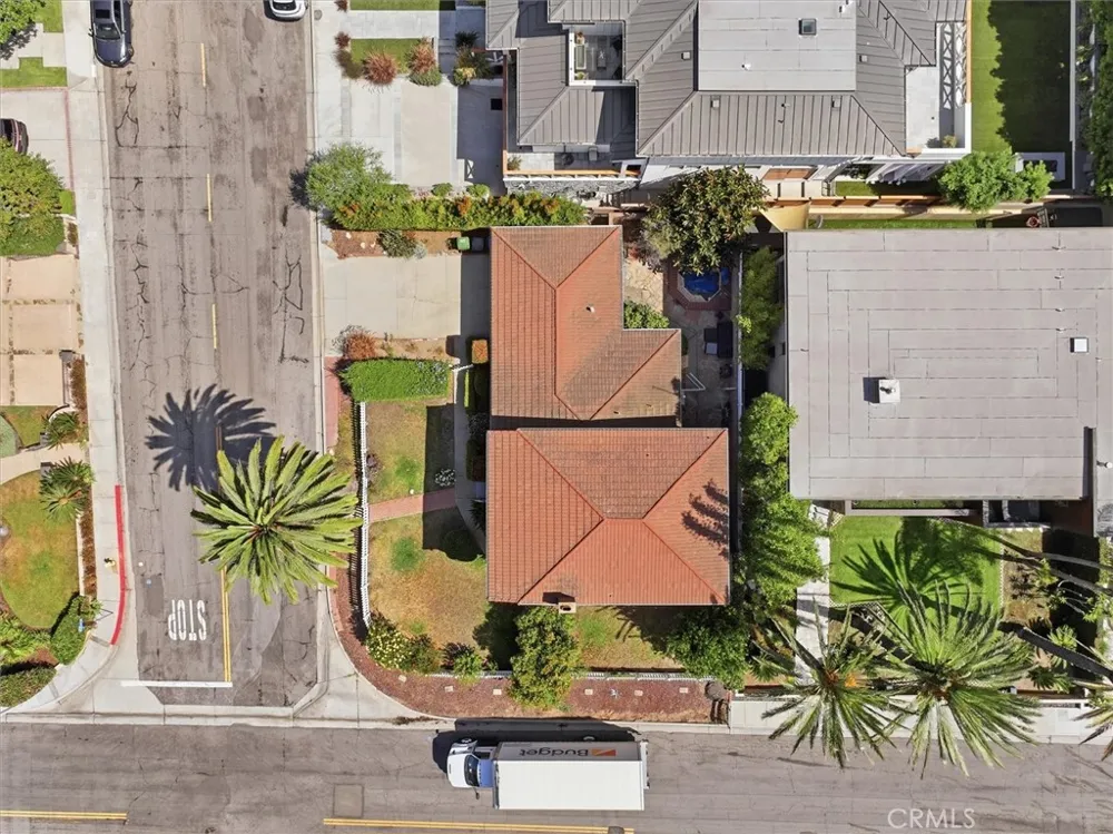 214 S Poinsettia Avenue Manhattan Beach, CA 90266