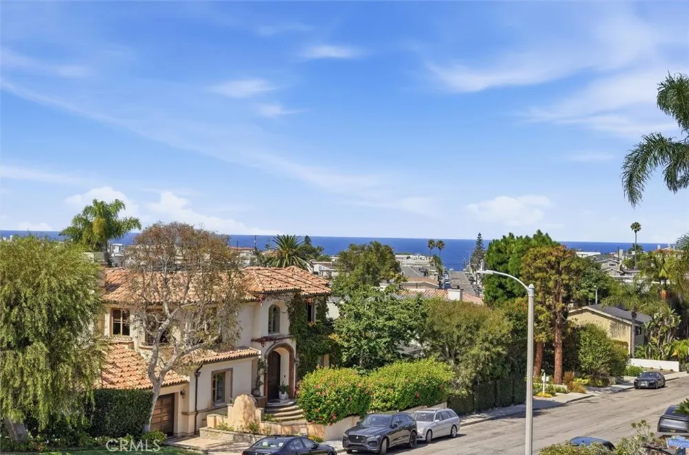 214 S Poinsettia Avenue Manhattan Beach, CA 90266