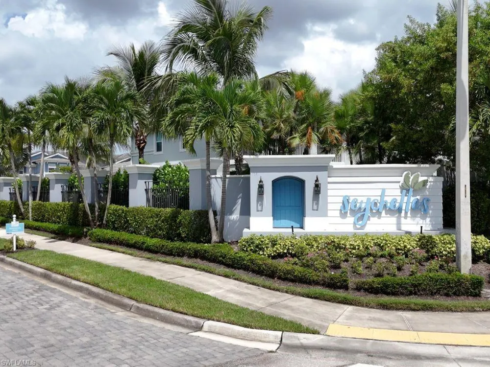 2626 Seychelles Circle #1405 Naples, FL 34112