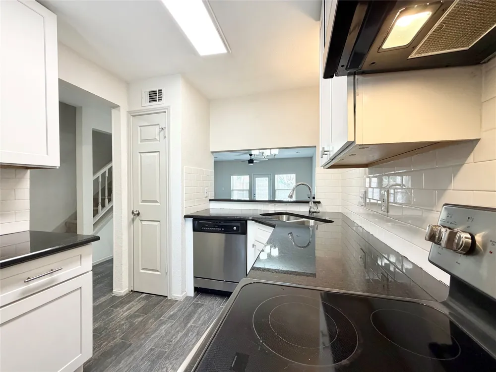 3635 Garden Brook Drive #2400 Farmers Branch, TX 75234