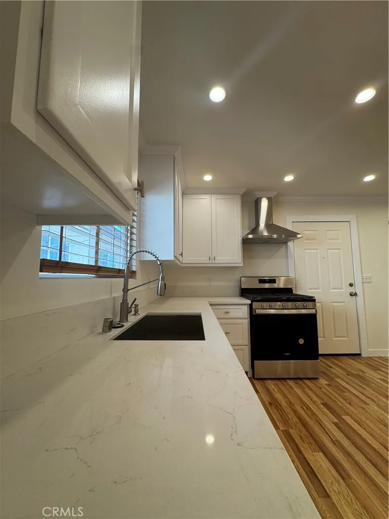 5742 Woodman Avenue #2 Valley Glen, CA 91401