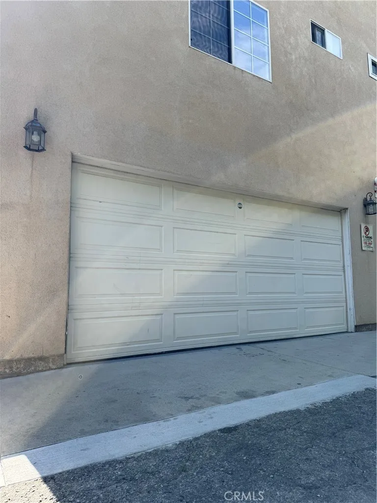 5742 Woodman Avenue #2 Valley Glen, CA 91401