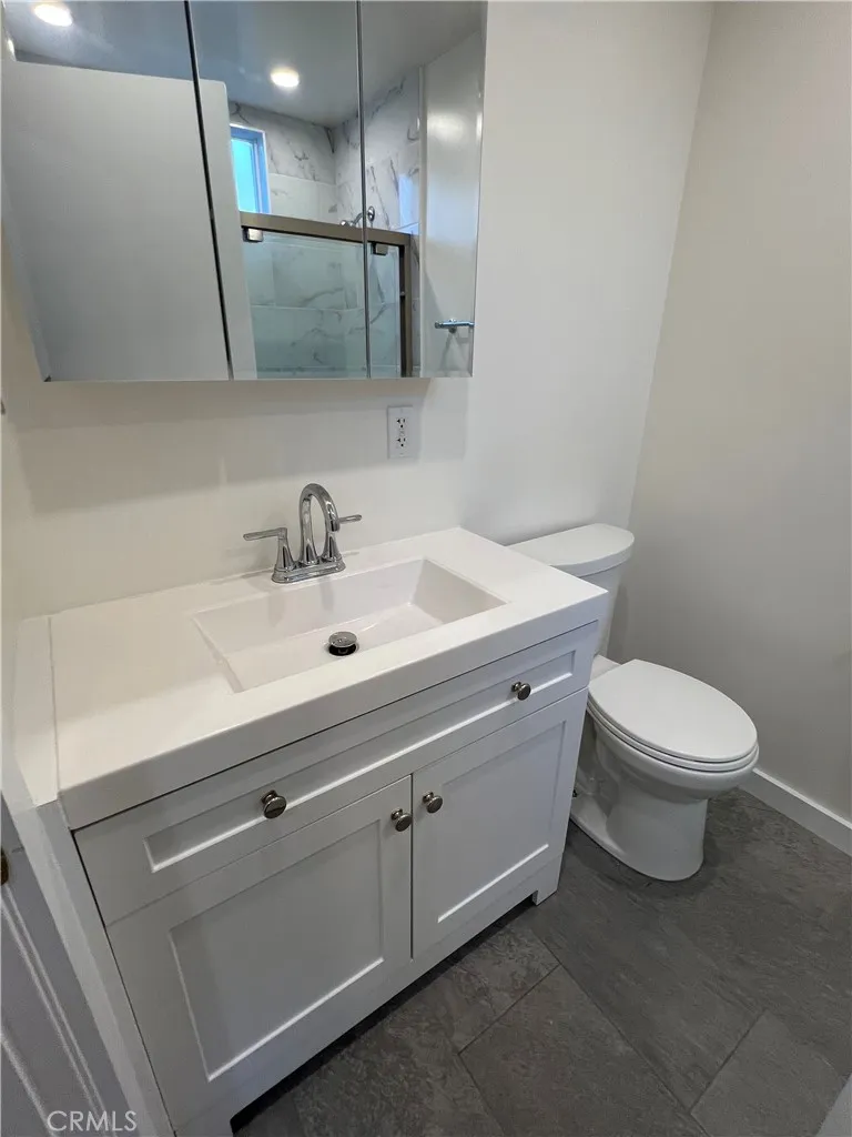 5742 Woodman Avenue #2 Valley Glen, CA 91401