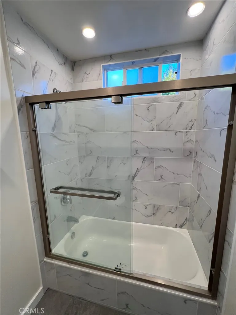 5742 Woodman Avenue #2 Valley Glen, CA 91401