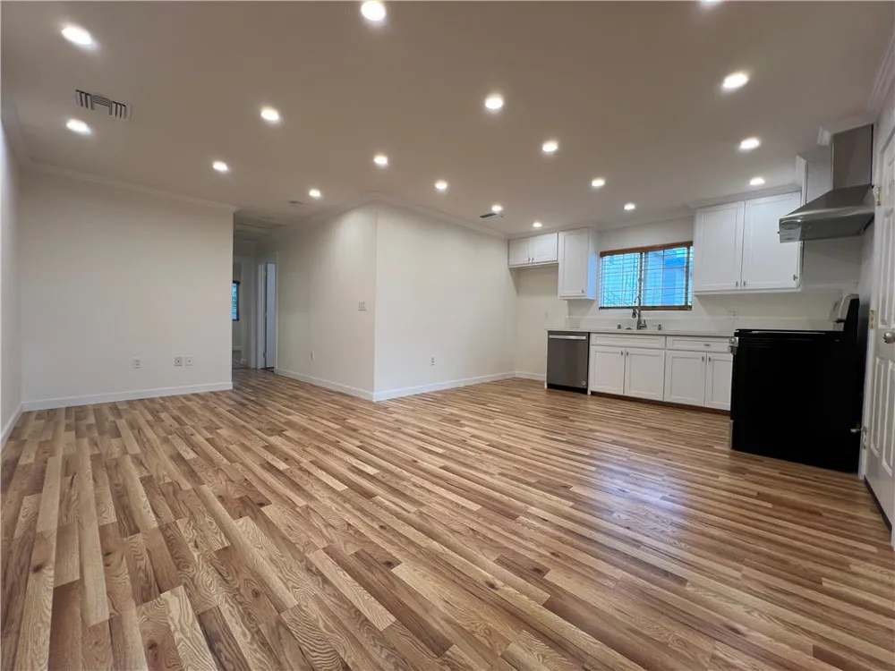 5742 Woodman Avenue #2 Valley Glen, CA 91401