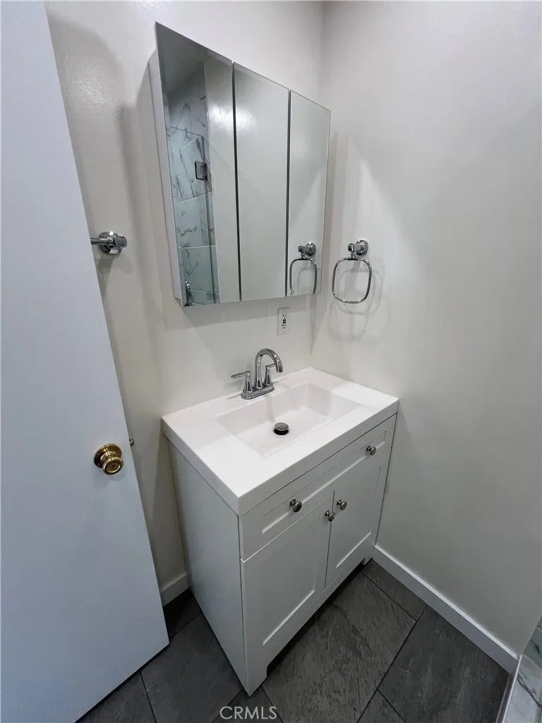 5742 Woodman Avenue #2 Valley Glen, CA 91401