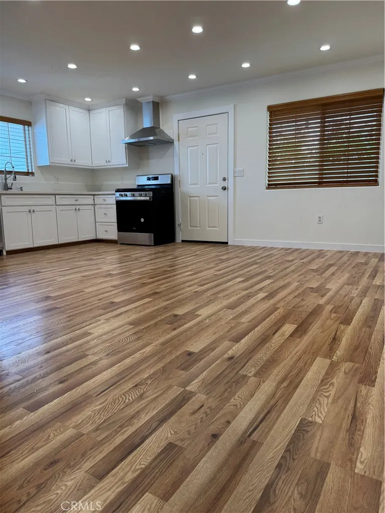 5742 Woodman Avenue #2 Valley Glen, CA 91401