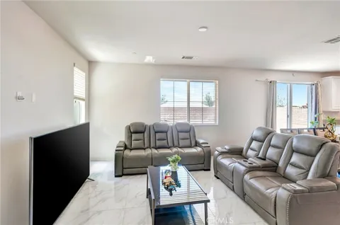 37921 Avenida De Diego