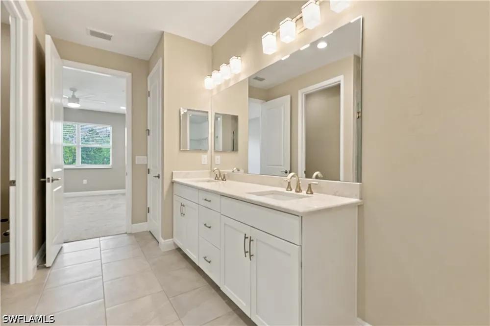 Seychelles Circle #1405 Naples, FL 34112