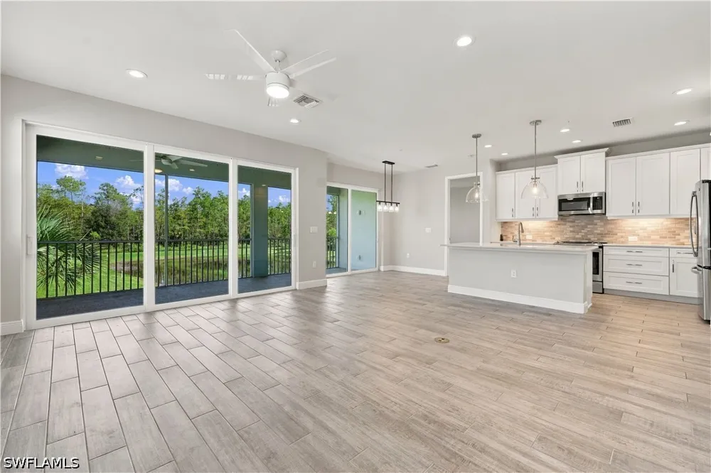 Seychelles Circle #1405 Naples, FL 34112