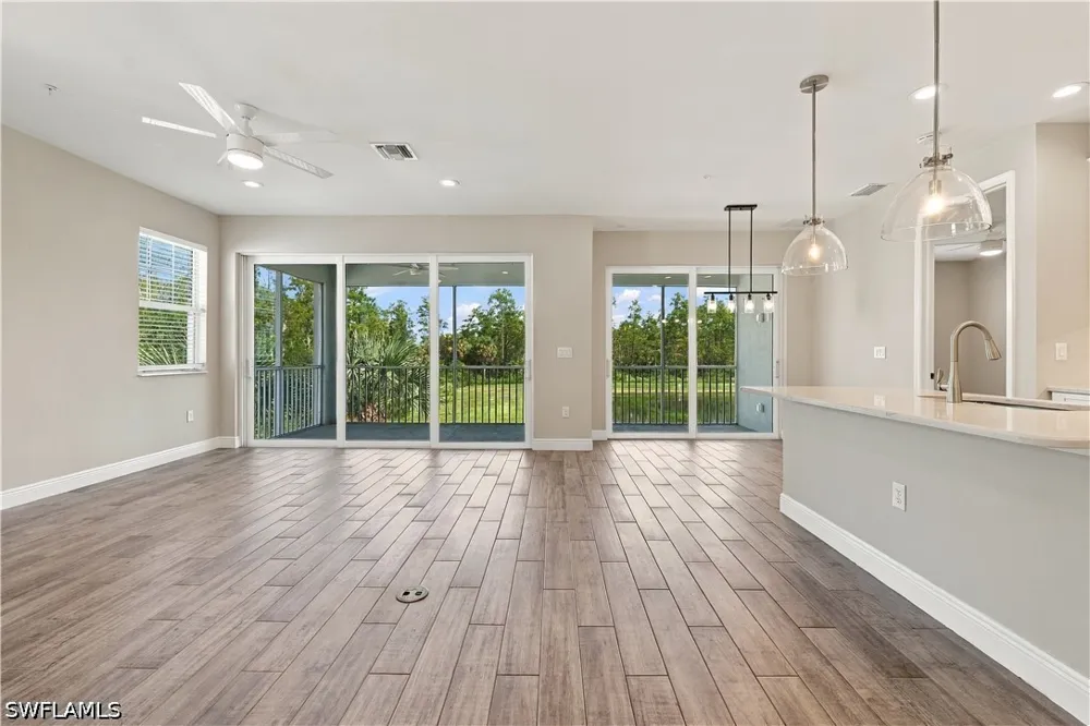 Seychelles Circle #1405 Naples, FL 34112