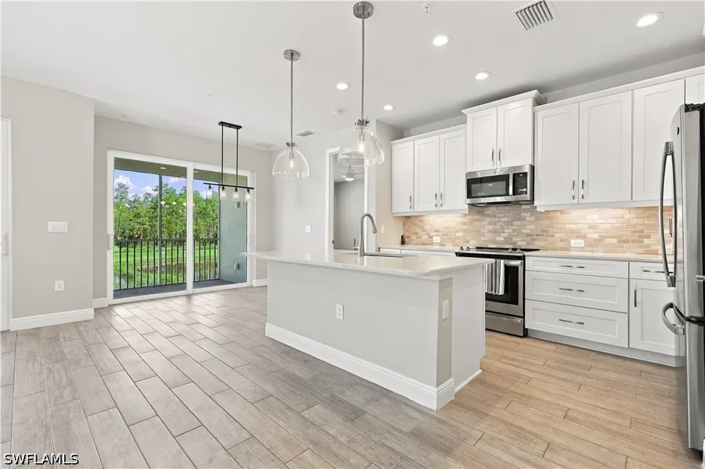 Seychelles Circle #1405 Naples, FL 34112