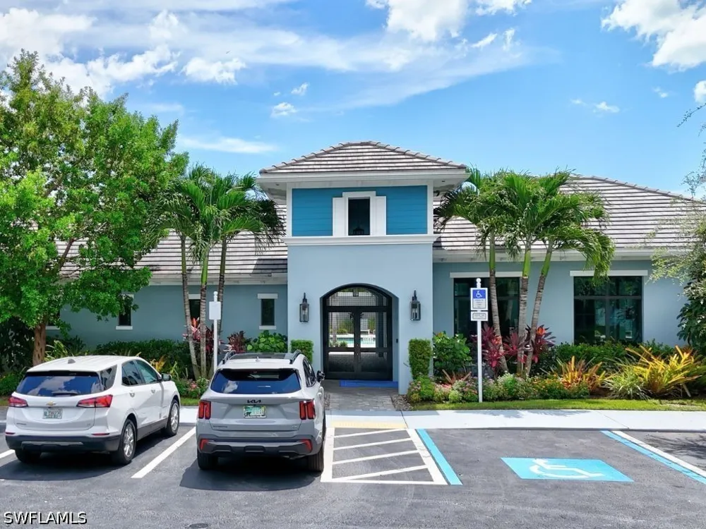 Seychelles Circle #1405 Naples, FL 34112