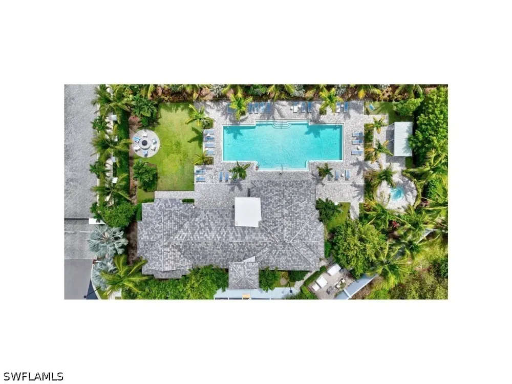 Seychelles Circle #1405 Naples, FL 34112