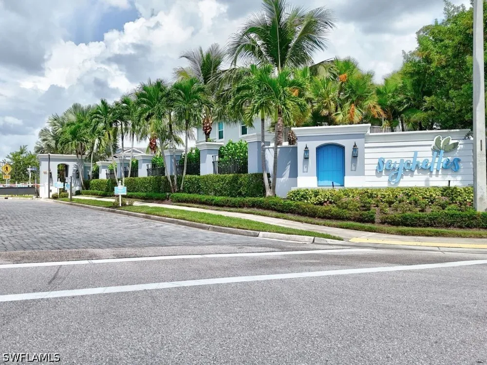 Seychelles Circle #1405 Naples, FL 34112