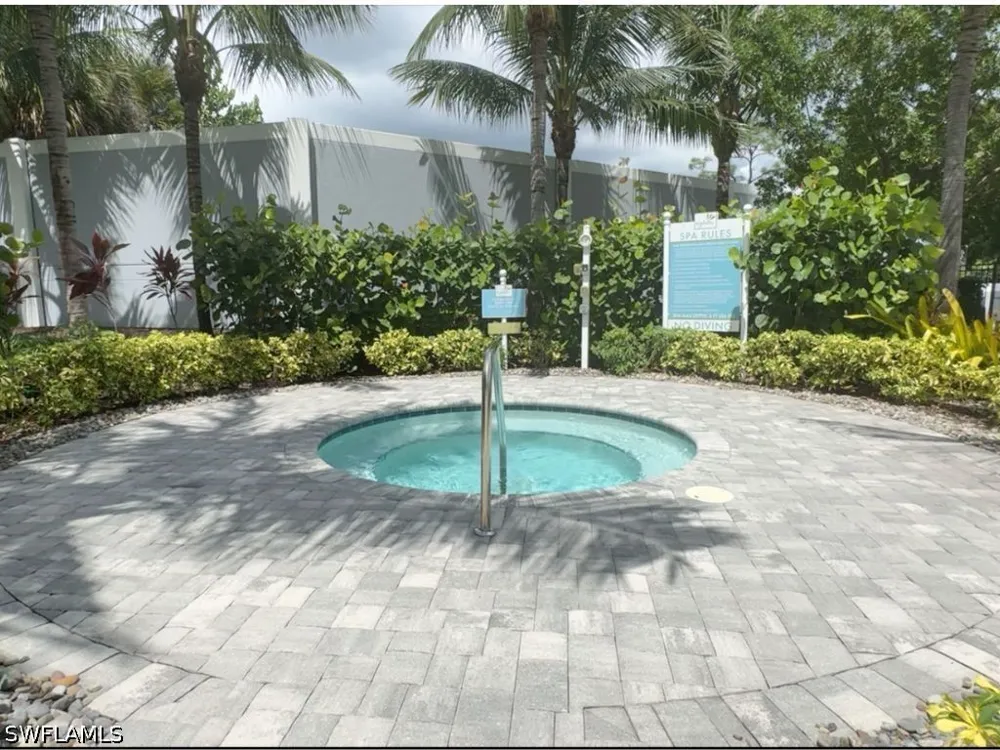 Seychelles Circle #1405 Naples, FL 34112