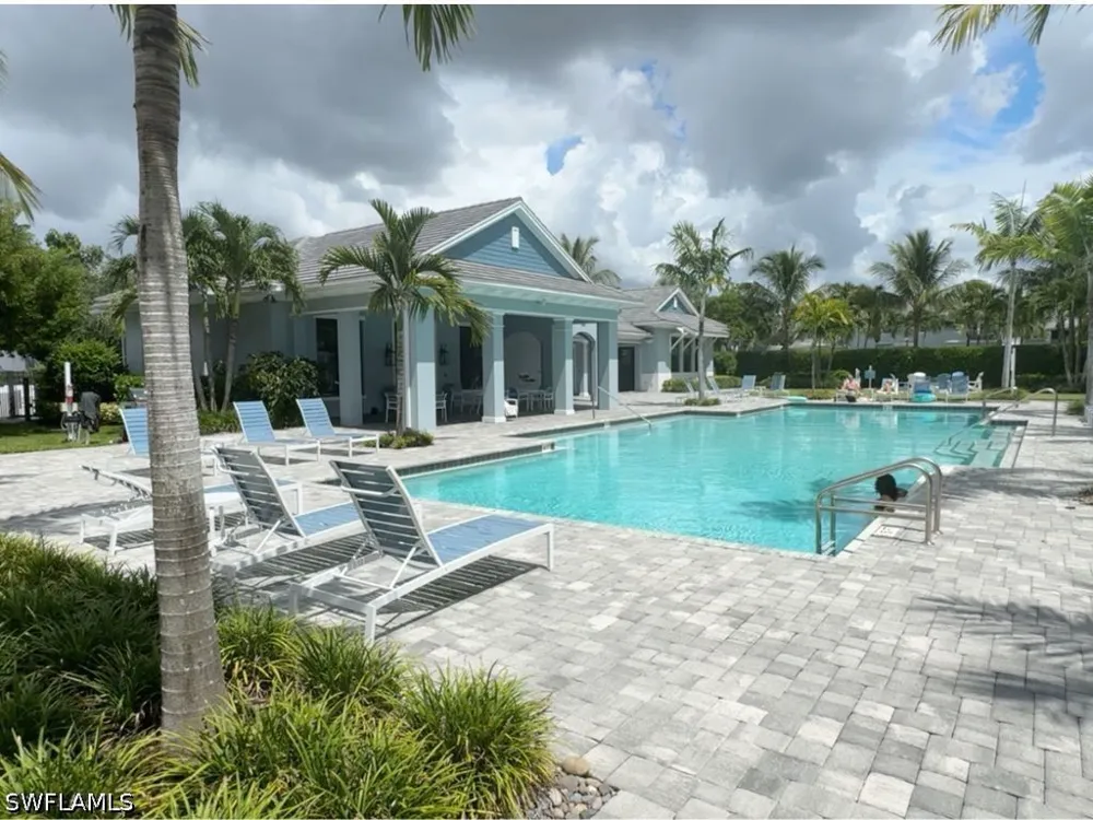 Seychelles Circle #1405 Naples, FL 34112