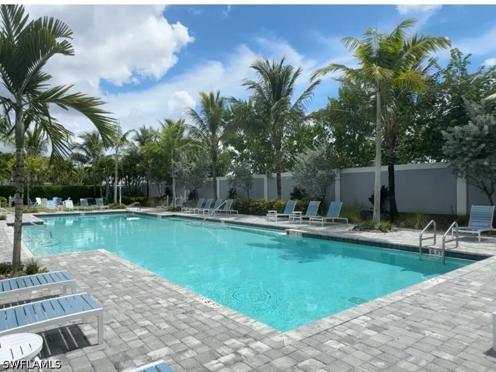 Seychelles Circle #1405 Naples, FL 34112