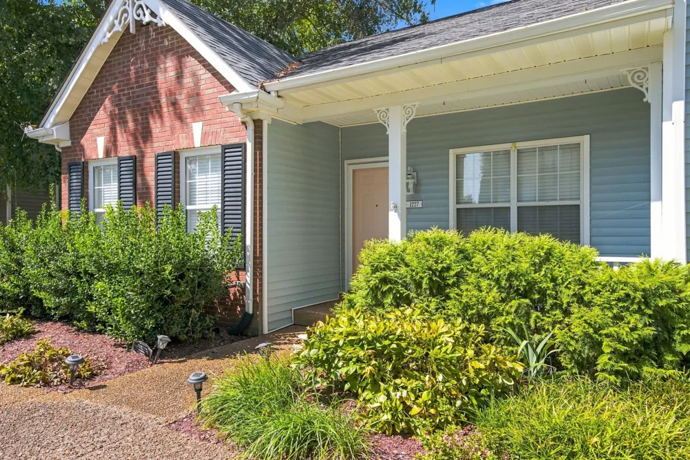 1227 Carriage Park Dr Franklin, TN 37064