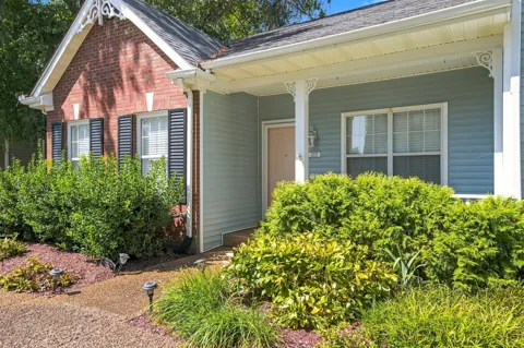 1227 Carriage Park Dr