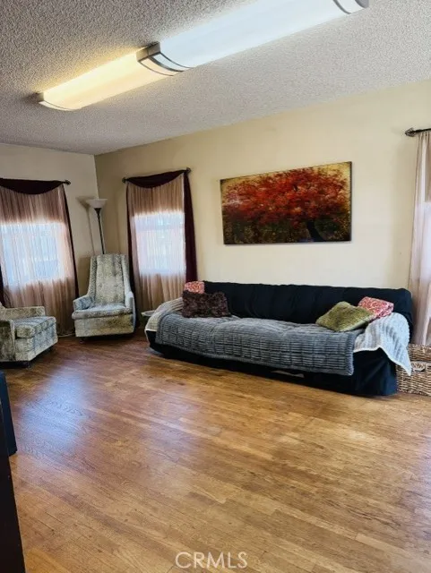 13708 S Menlo Gardena, CA 90247