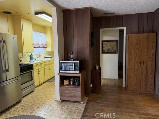 13708 S Menlo Gardena, CA 90247