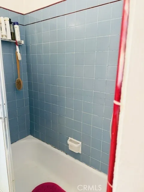13708 S Menlo Gardena, CA 90247