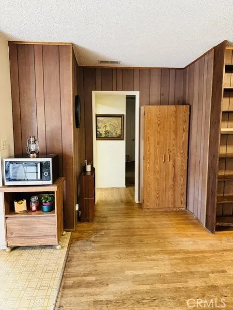 13708 S Menlo Gardena, CA 90247