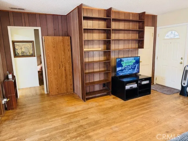 13708 S Menlo Gardena, CA 90247