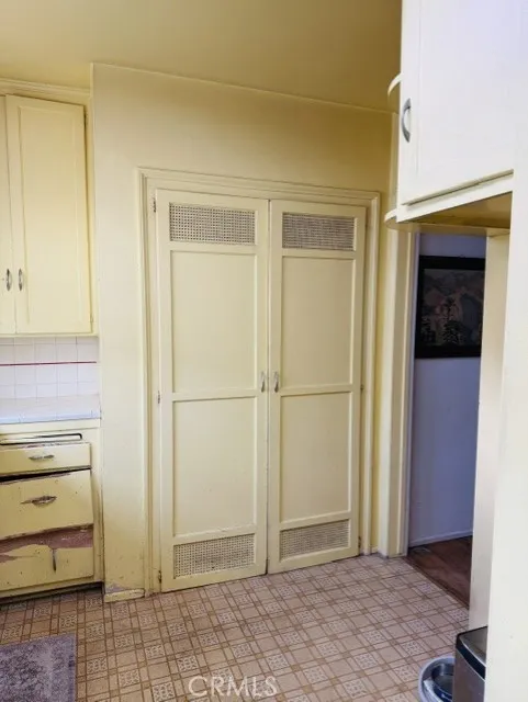 13708 S Menlo Gardena, CA 90247