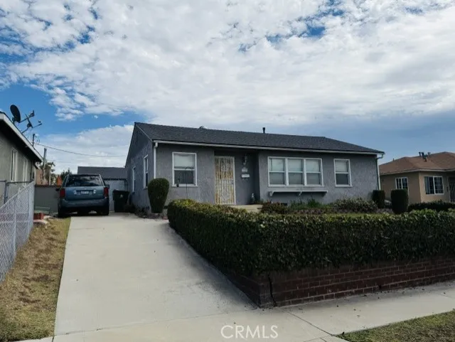 13708 S Menlo Gardena, CA 90247