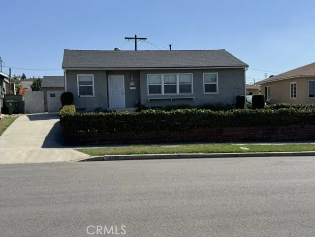 13708 S Menlo Gardena, CA 90247