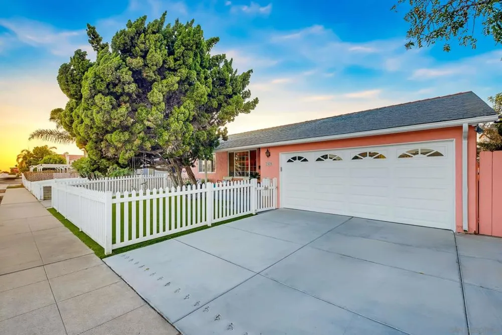 1626 Oliver San Diego, CA 92109