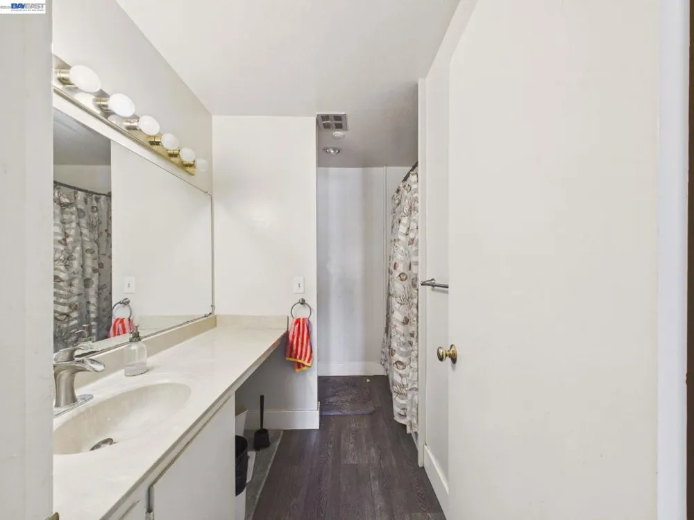 1750 Halford Ave #211 Santa Clara, CA 95051