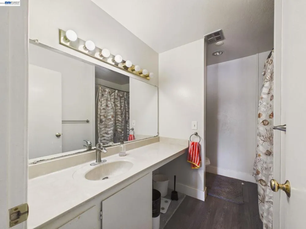 1750 Halford Ave #211 Santa Clara, CA 95051