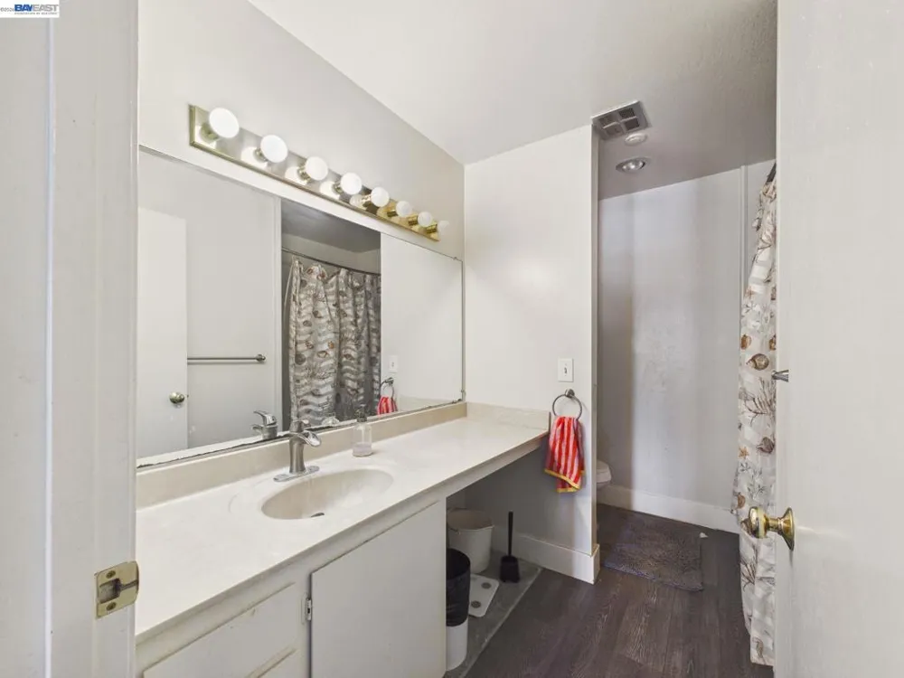 1750 Halford Ave #211 Santa Clara, CA 95051