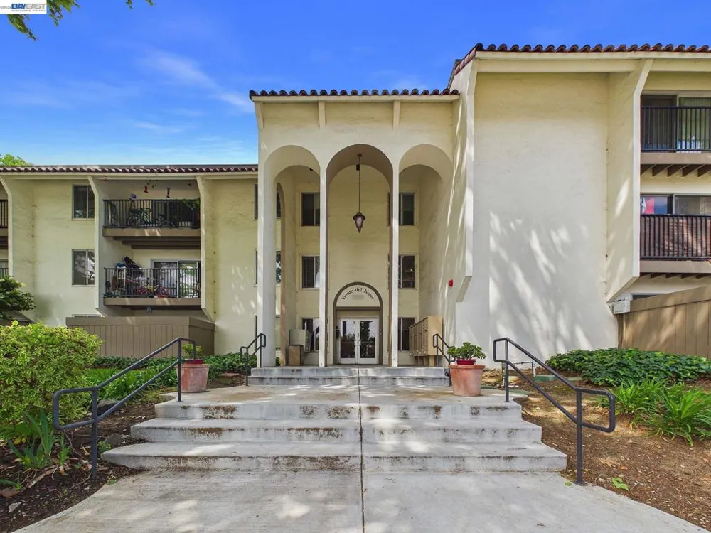 1750 Halford Ave #211 Santa Clara, CA 95051