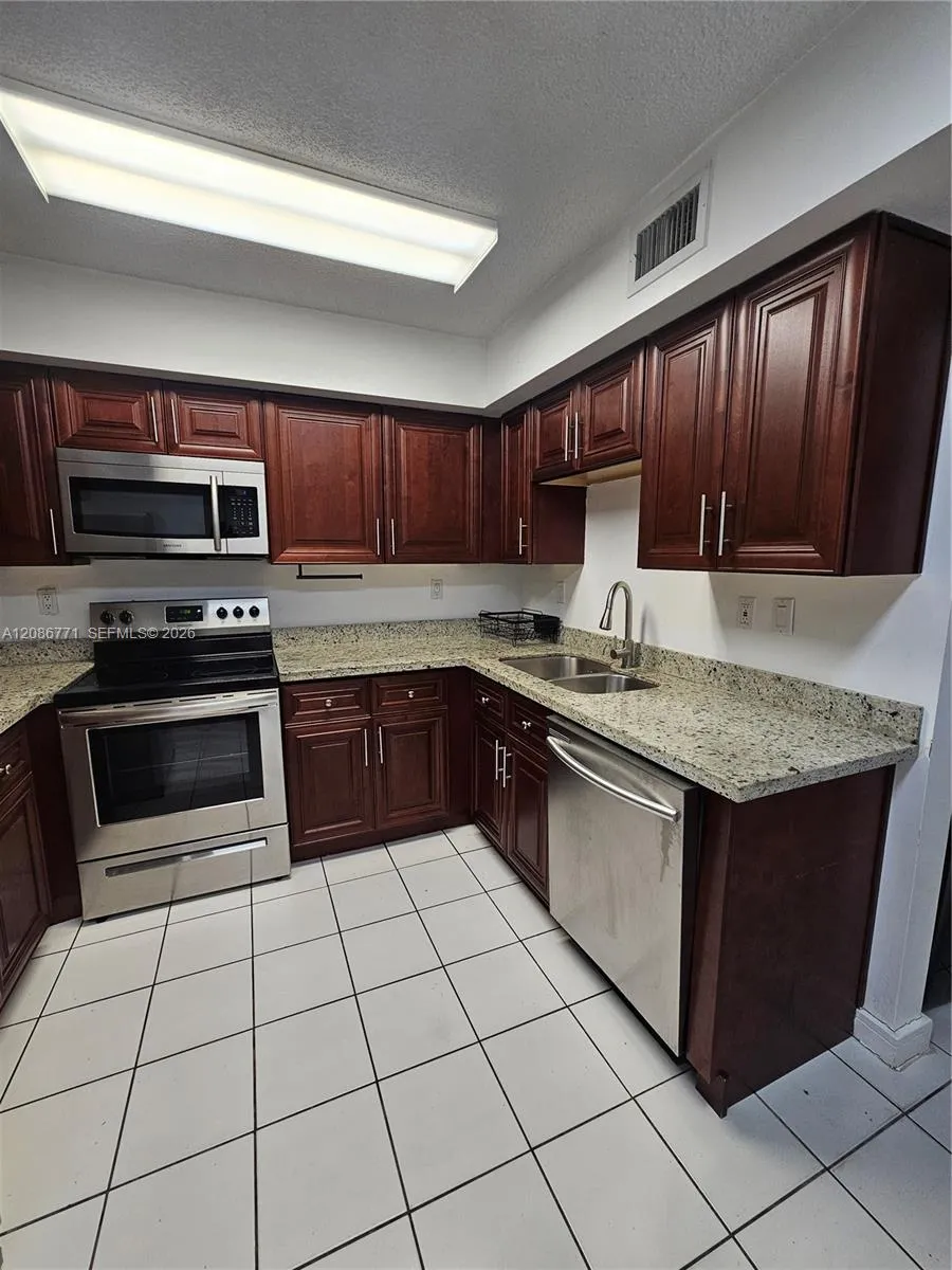 15385 SW 76th Ter #107 Miami, FL 33193