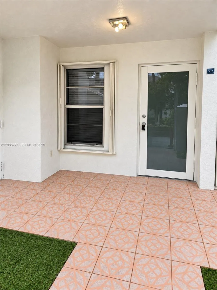 15385 SW 76th Ter #107 Miami, FL 33193