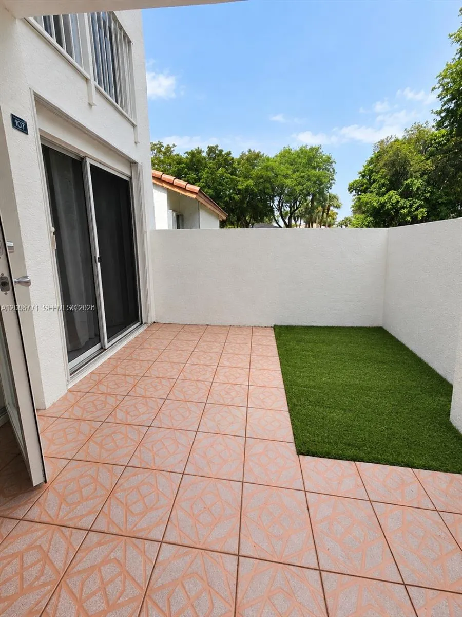 15385 SW 76th Ter #107 Miami, FL 33193
