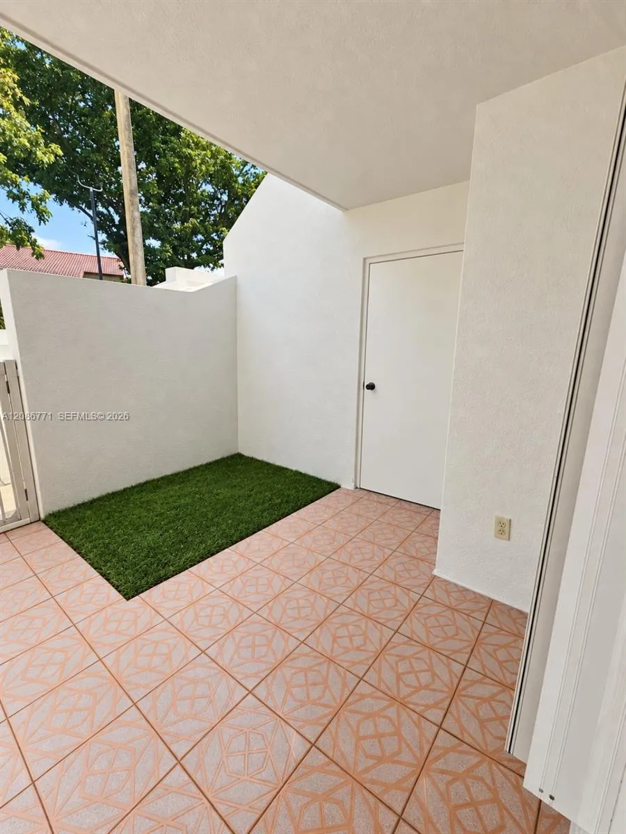 15385 SW 76th Ter #107 Miami, FL 33193