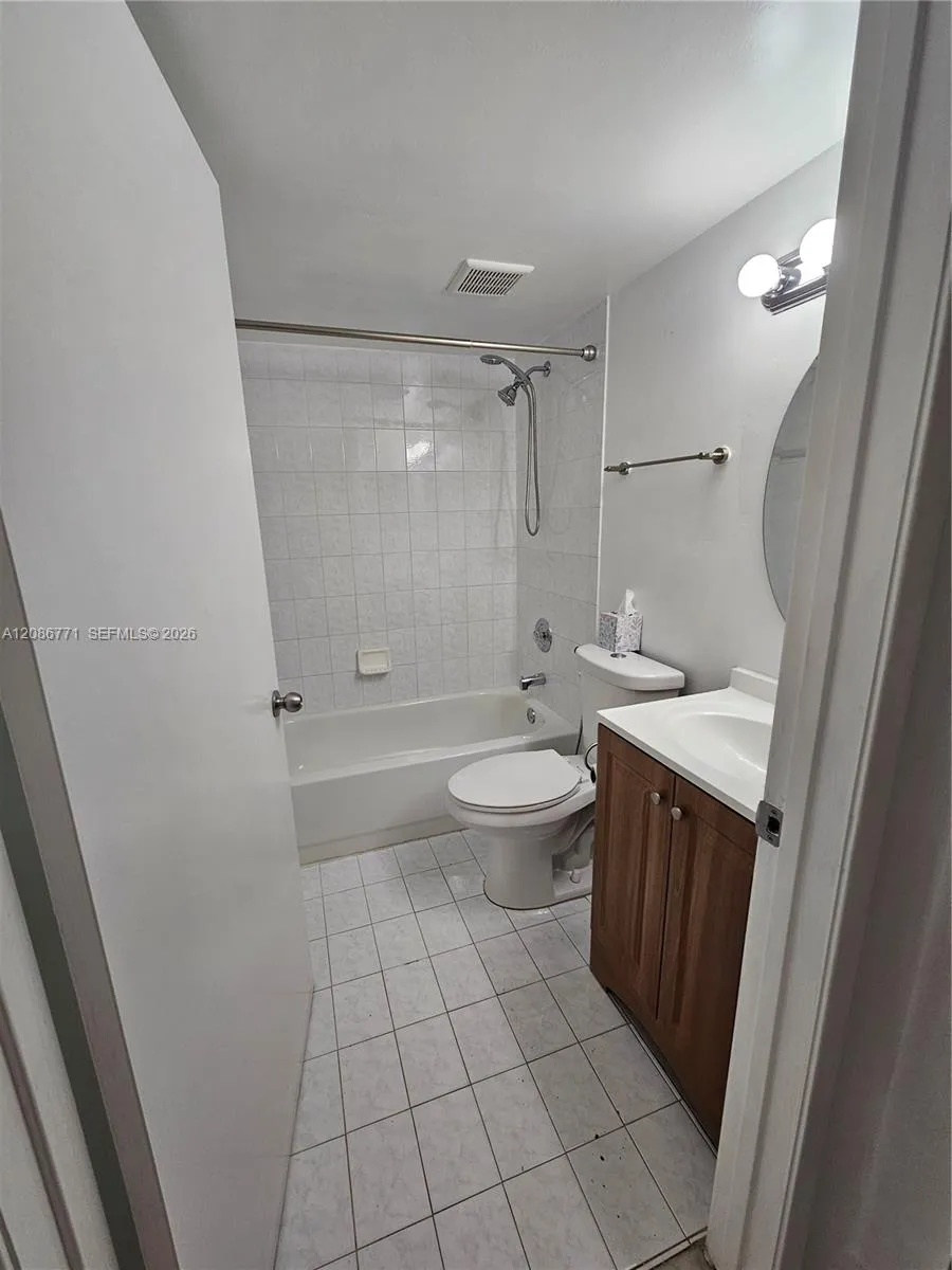15385 SW 76th Ter #107 Miami, FL 33193